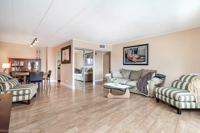 $198,000 | 3222 Sanders Road, Unit 3D, Northbrook, IL 60062