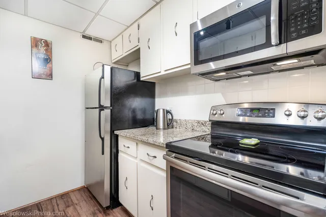 $198,000 | 3222 Sanders Road, Unit 3D, Northbrook, IL 60062