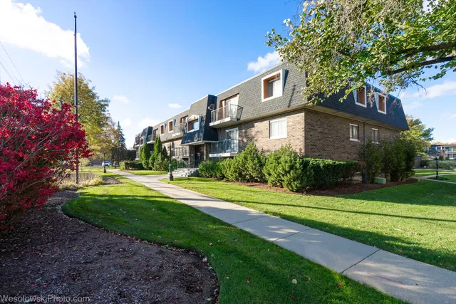 $198,000 | 3222 Sanders Road, Unit 3D, Northbrook, IL 60062