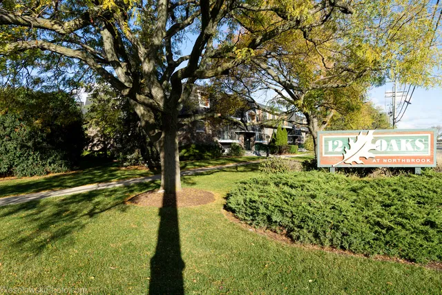 $198,000 | 3222 Sanders Road, Unit 3D, Northbrook, IL 60062