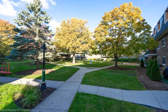$198,000 | 3222 Sanders Road, Unit 3D, Northbrook, IL 60062