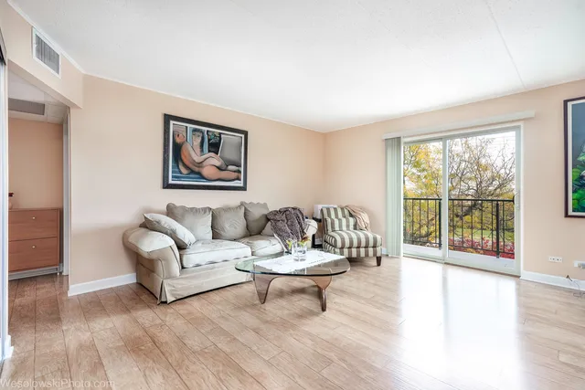 $198,000 | 3222 Sanders Road, Unit 3D, Northbrook, IL 60062