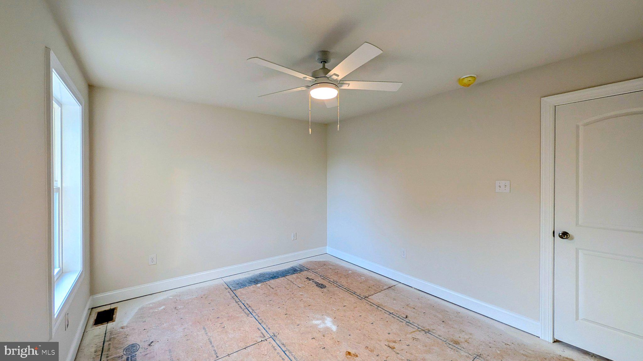 425 Rutledge Avenue Folsom, PA 19033 - Photo 27 of 33 Bright, airy room ready for transformation.