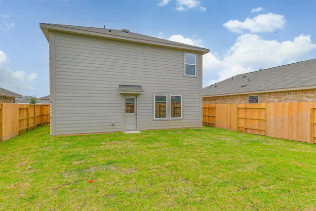 a view of a house with backyard
