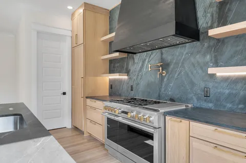 en empty room with wooden floor and windows