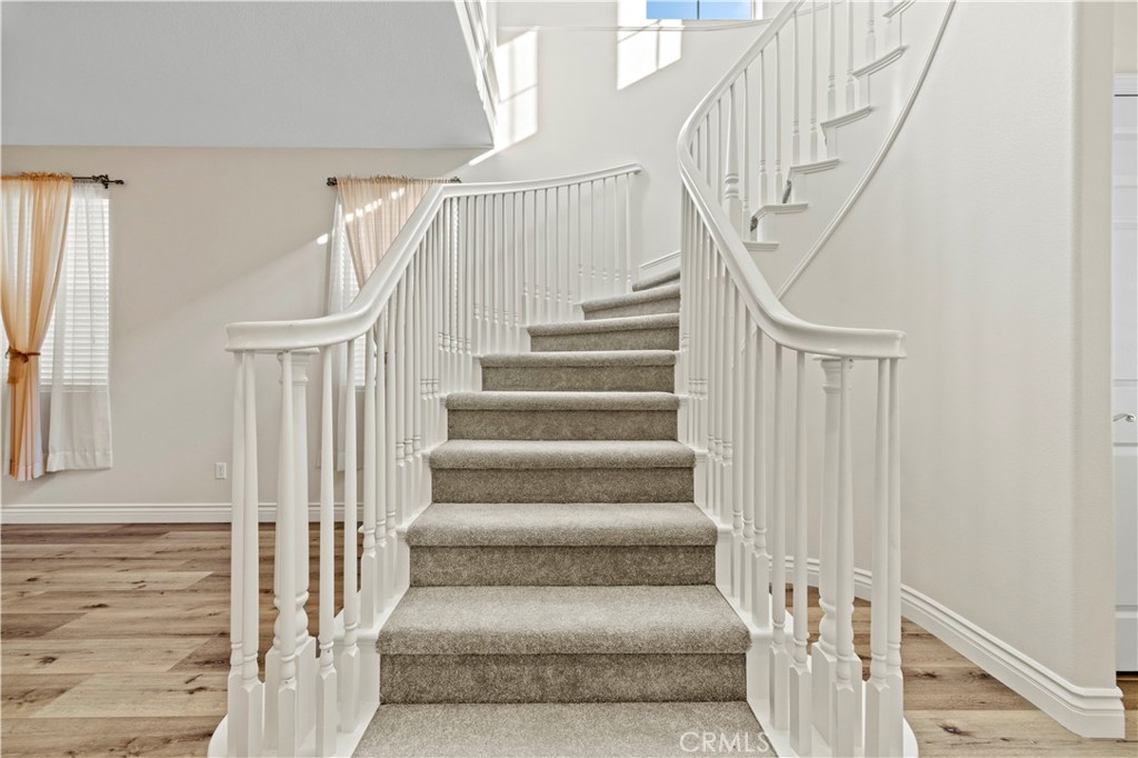 28355 Stansfield Lane Saugus, CA 91350 - Photo 5 of 52 a view of entryway