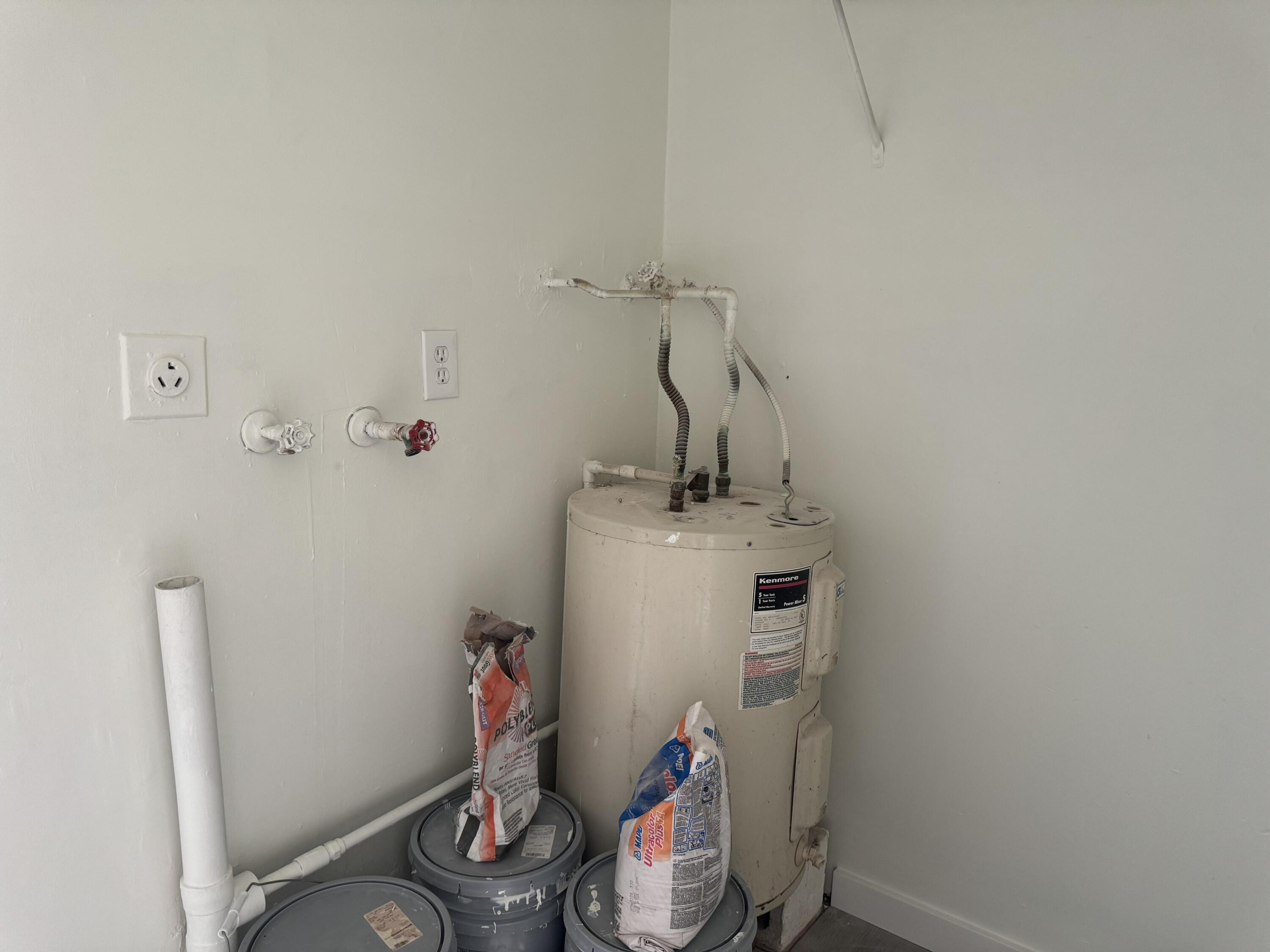 220 West Indies Road Tavernier, FL 33070 - Photo 9 of 40 LAUNDRY 220