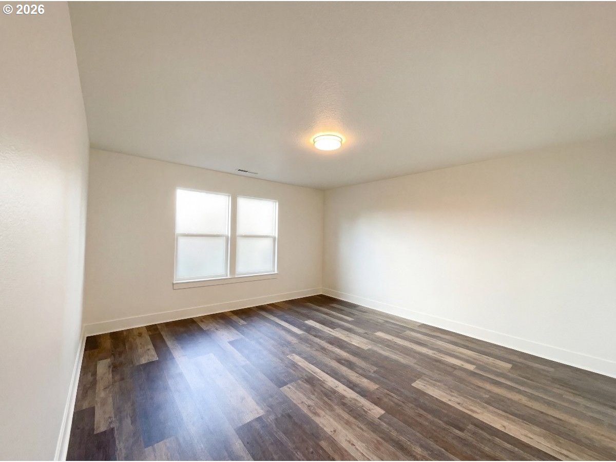 10989 Southwest Oneida Street Tualatin, OR 97062 - Photo 18 of 34