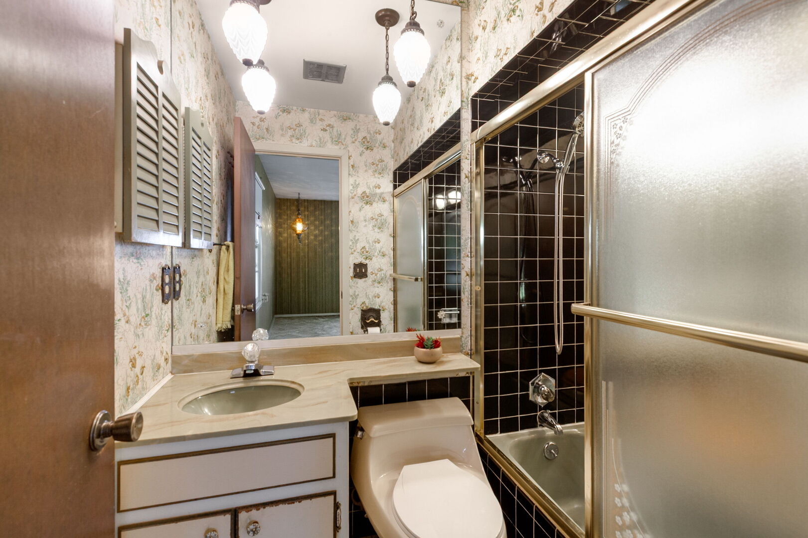 47 Old Post Road Montgomery, IL 60538 - Photo 11 of 32 a bathroom with a sink toilet and shower