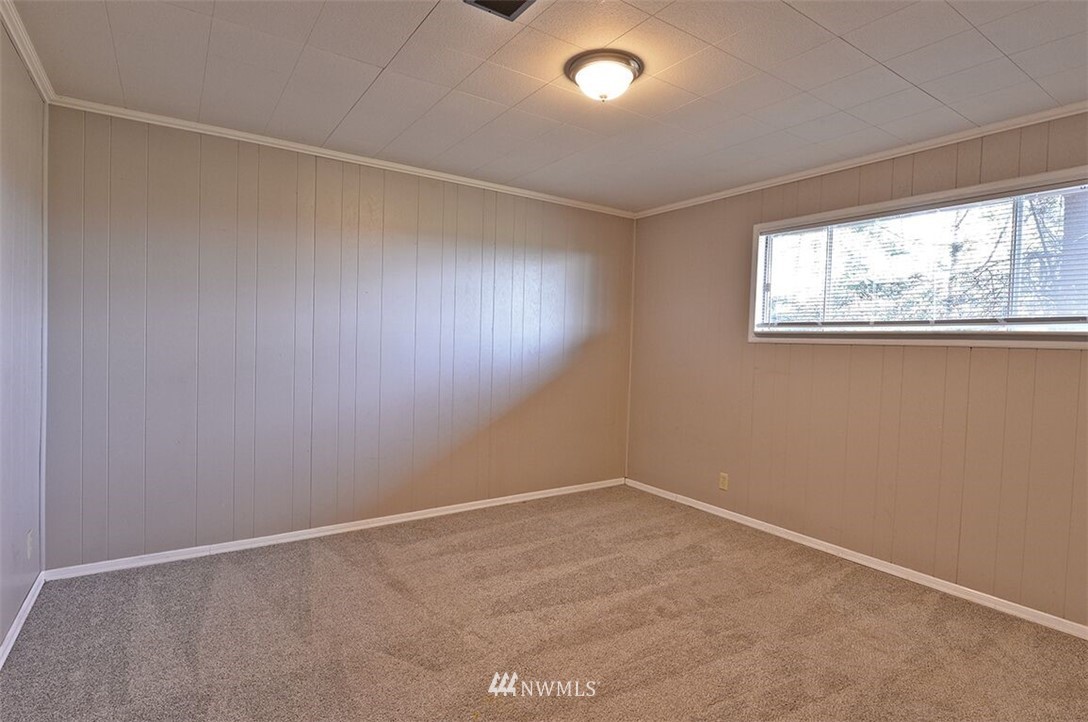 180 Beard Road Lynden, WA 98264 - Photo 22 of 27 an empty room with a window