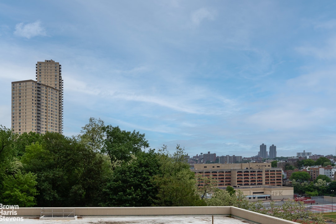 2500 Johnson Avenue, Unit 3B Bronx, NY 10463 - Photo 19 of 42 a view of a city with tall buildings in the background