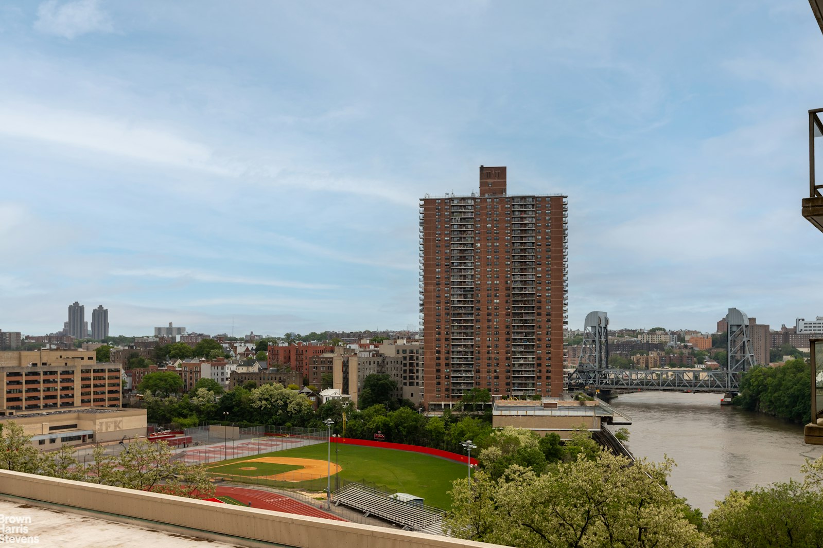 2500 Johnson Avenue, Unit 3B Bronx, NY 10463 - Photo 38 of 42 a view of a city with tall buildings
