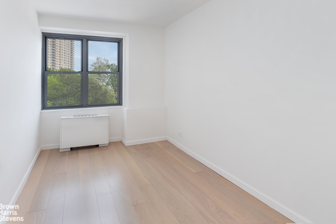 2500 Johnson Avenue, Unit 3B Bronx, NY 10463 - Photo 8 of 42 an empty room with a window