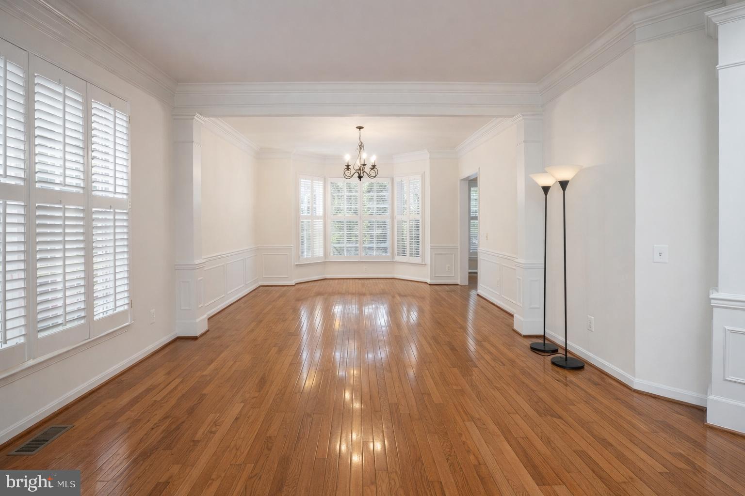 2448 Leyland Ridge Road Herndon, VA 20171 - Photo 13 of 62 Spacious room with elegant natural light.