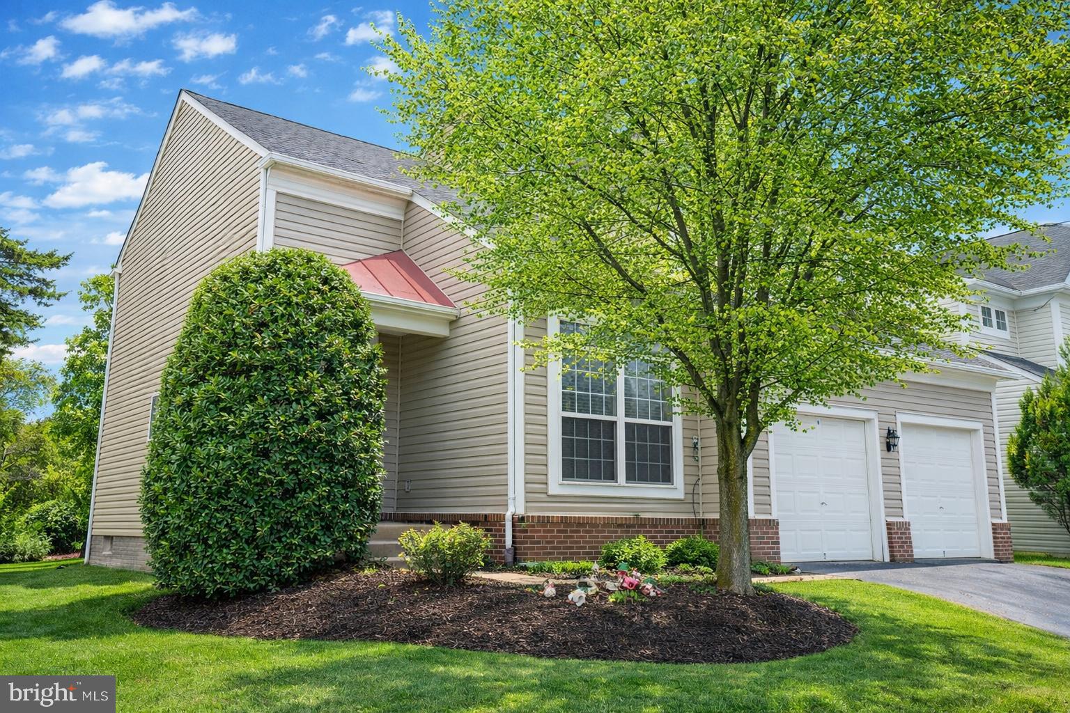 2448 Leyland Ridge Road Herndon, VA 20171 - Photo 5 of 32 Charming home with lush landscaping.