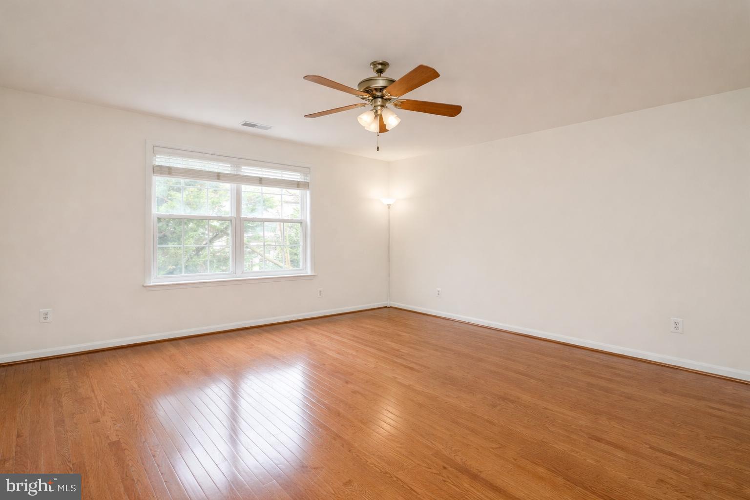 2448 Leyland Ridge Road Herndon, VA 20171 - Photo 53 of 62 Spacious room with natural light and warmth.