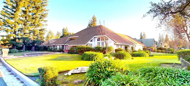 a view of an entryway with a house