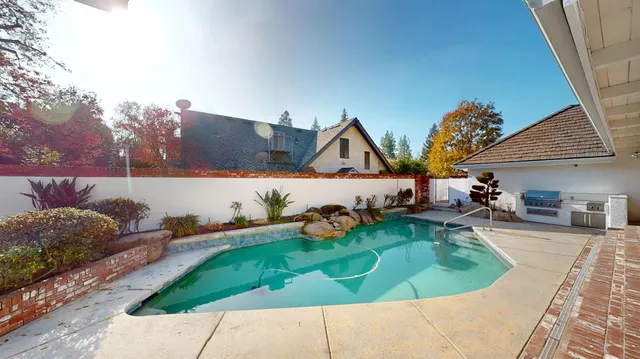 $1,100,000 | 2903 West Cromwell Avenue, Fresno, CA 93711