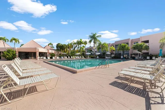 $1,600 | 180 Turtle Lake Court, Unit 106, Naples, FL 34105