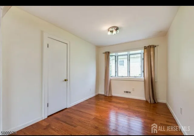 a view of empty room with window