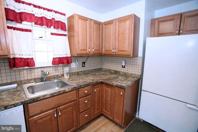 6405 Sharon Road Baltimore, MD 21239 - Photo 12 of 27 Kitchen