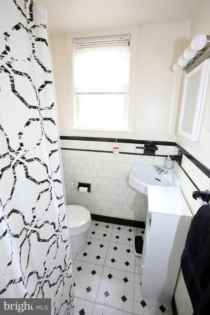6405 Sharon Road Baltimore, MD 21239 - Photo 22 of 27 2nd floor Bath