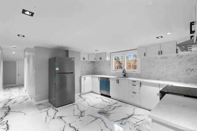 $375,000 | 76 Kane Street, Southington, CT 06489