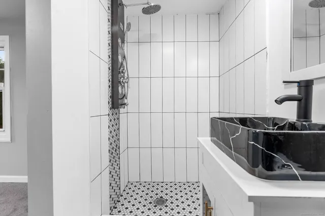 $375,000 | 76 Kane Street, Southington, CT 06489