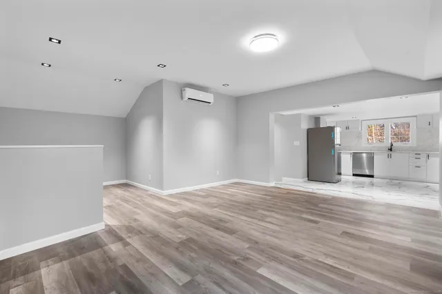 $375,000 | 76 Kane Street, Southington, CT 06489