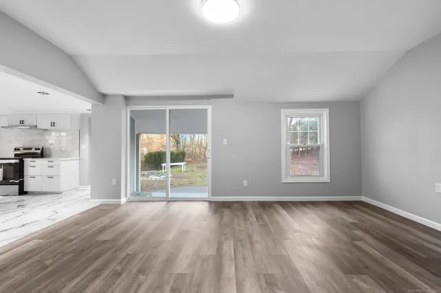 $375,000 | 76 Kane Street, Southington, CT 06489