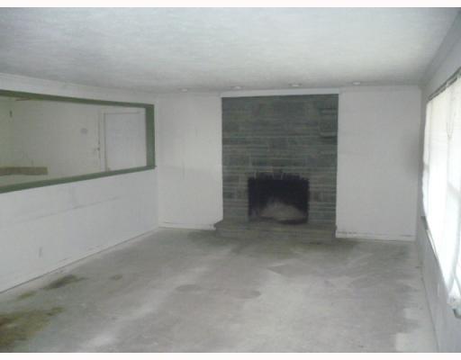 644 Monaca Road Aliquippa, PA 15001 - Photo 8 of 10 Living Room. needs carpet