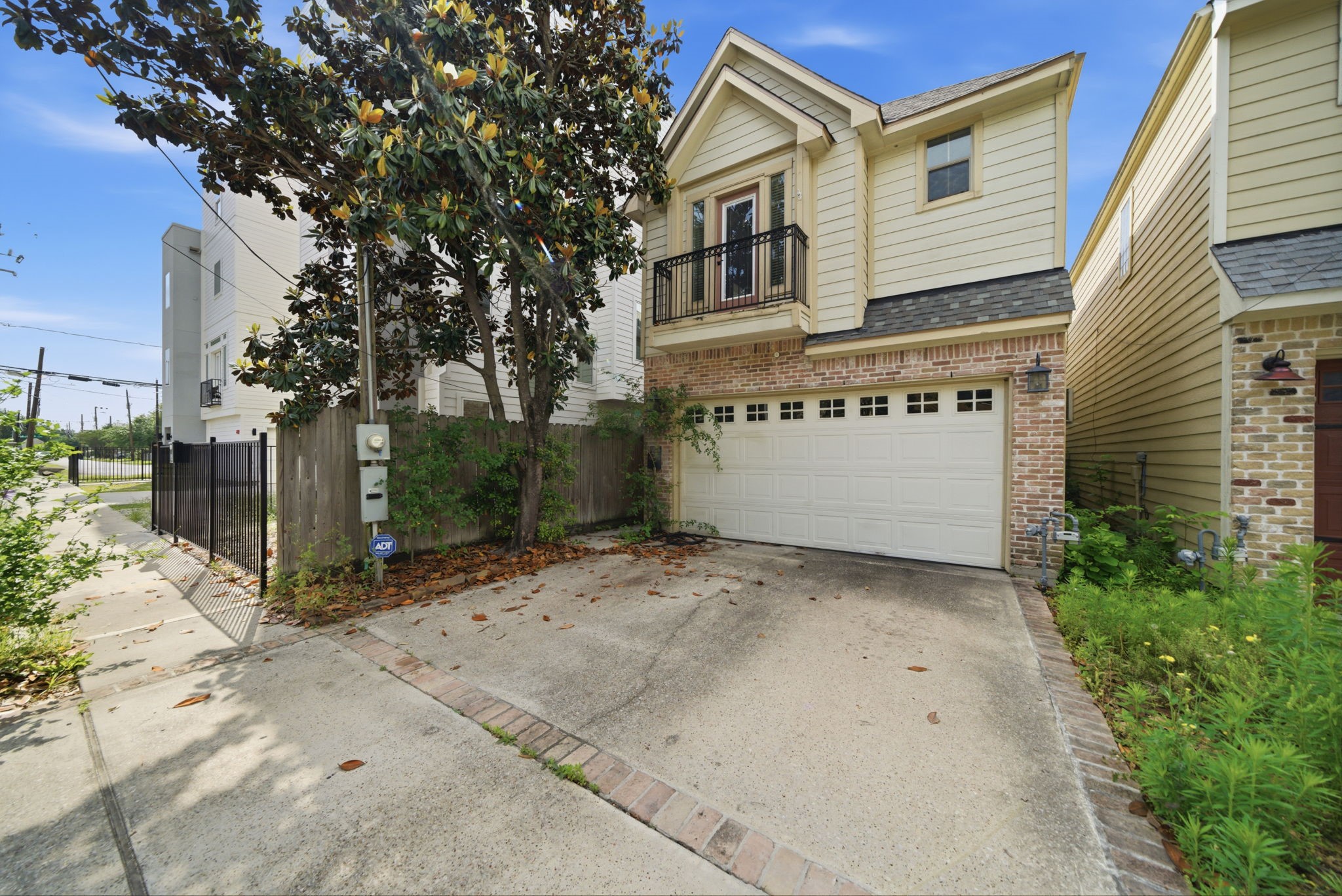 1007 Kern Street Houston, TX 77009 - Photo 2 of 35 a front view of a house with a yard and garage