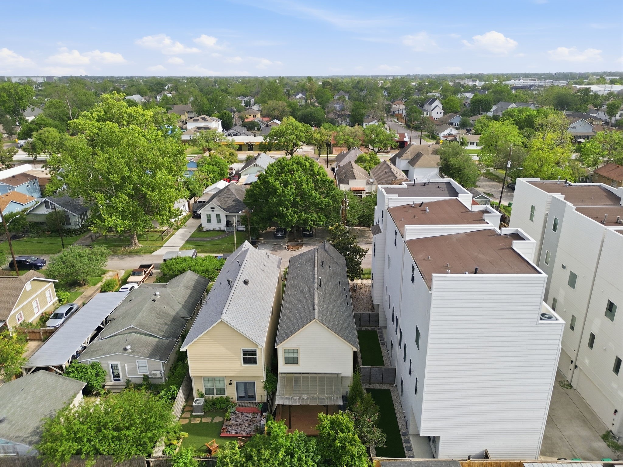 1007 Kern Street Houston, TX 77009 - Photo 31 of 35 an aerial view of a house with a garden and lake view