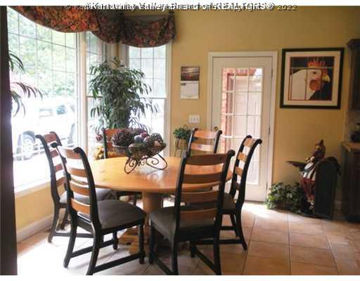 Kitchen. Breakfast Room
