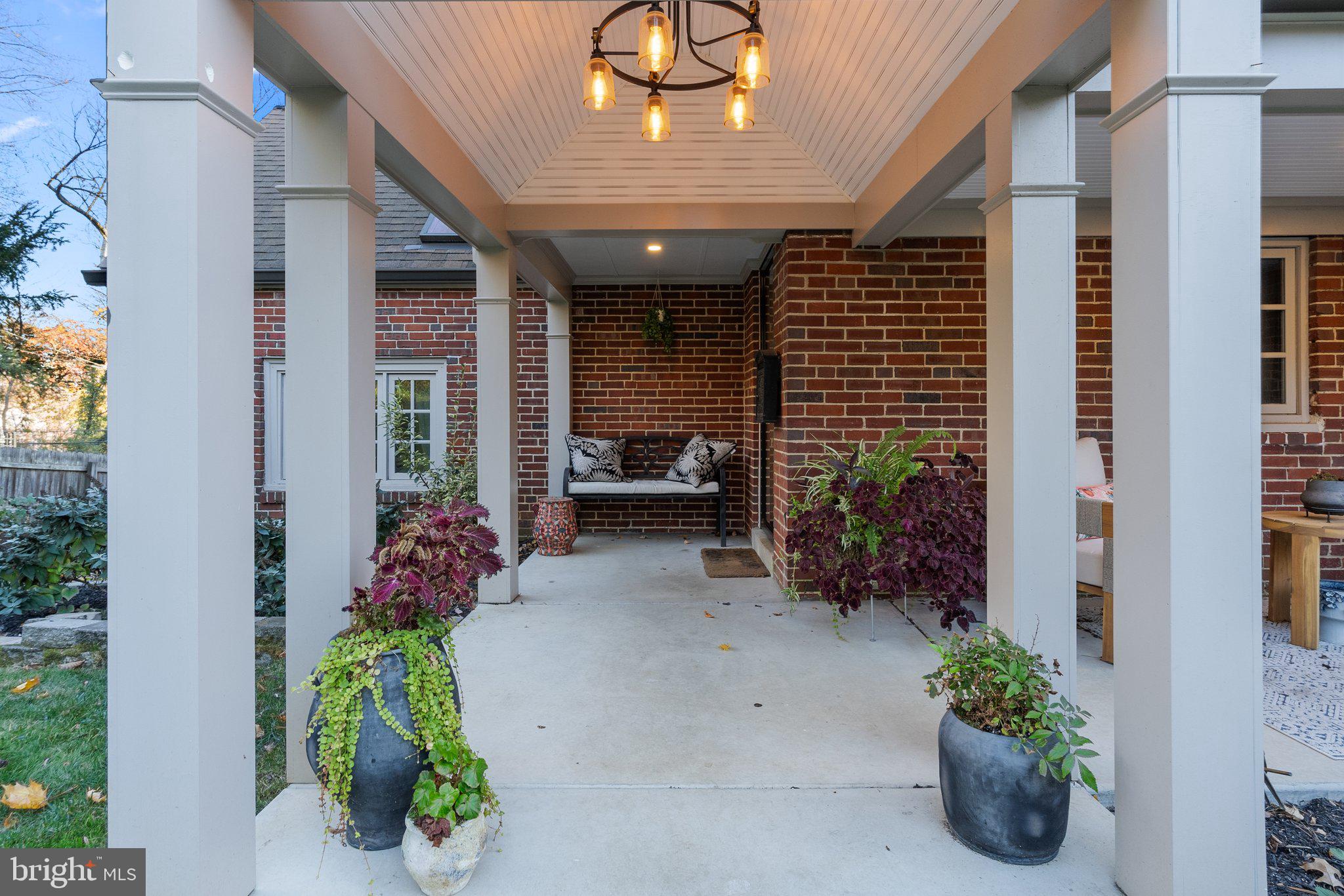 12 Chestnut Lane Wayne, PA 19087 - Photo 6 of 52 a lobby with furniture and potted plants
