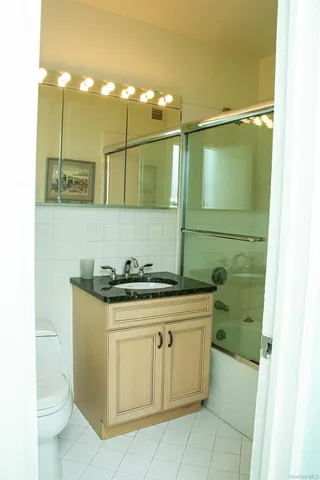 $329,000 | 269 Grand Central Parkway, Unit 22F | Glen Oaks