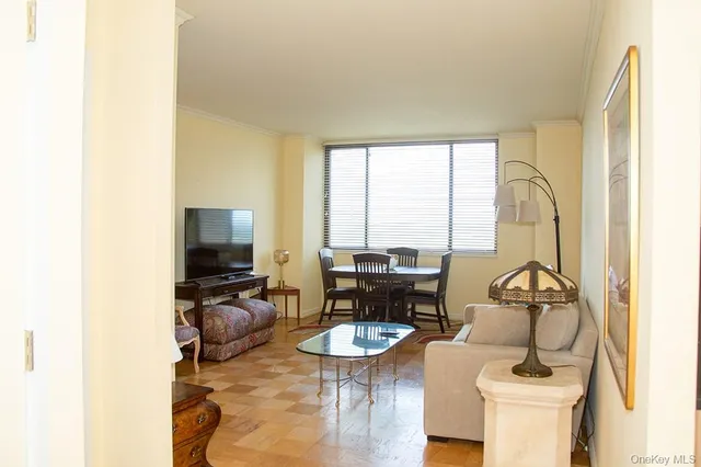 $329,000 | 269 Grand Central Parkway, Unit 22F | Glen Oaks