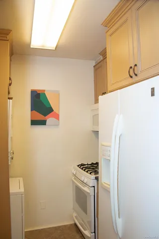 $329,000 | 269 Grand Central Parkway, Unit 22F | Glen Oaks