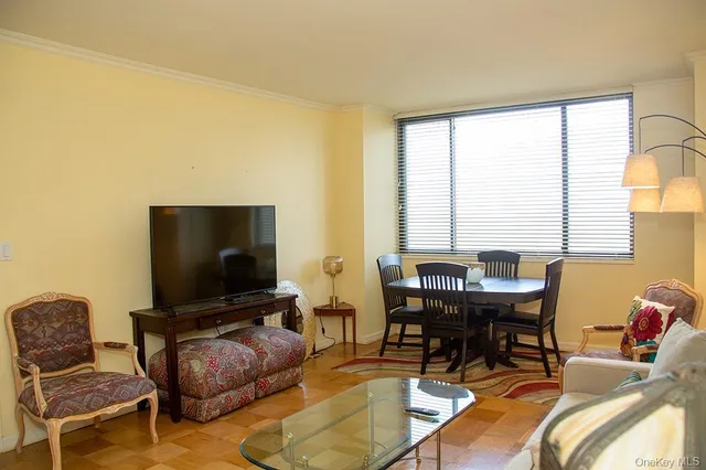 $329,000 | 269 Grand Central Parkway, Unit 22F | Glen Oaks