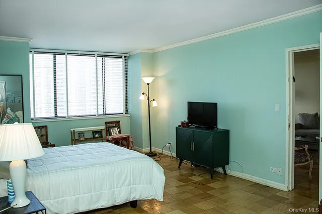 $329,000 | 269 Grand Central Parkway, Unit 22F | Glen Oaks