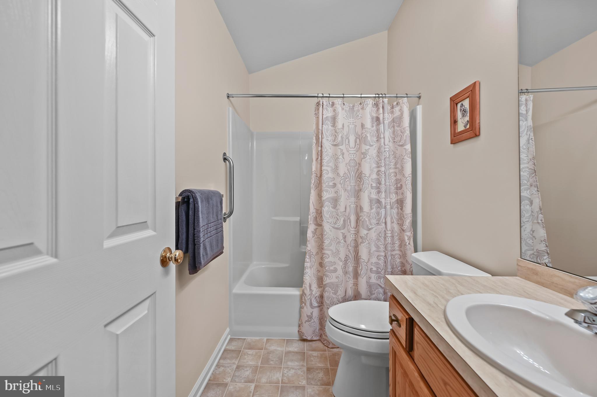 127 Derby Drive Elverson, PA 19520 - Photo 21 of 28 Guest bathroom