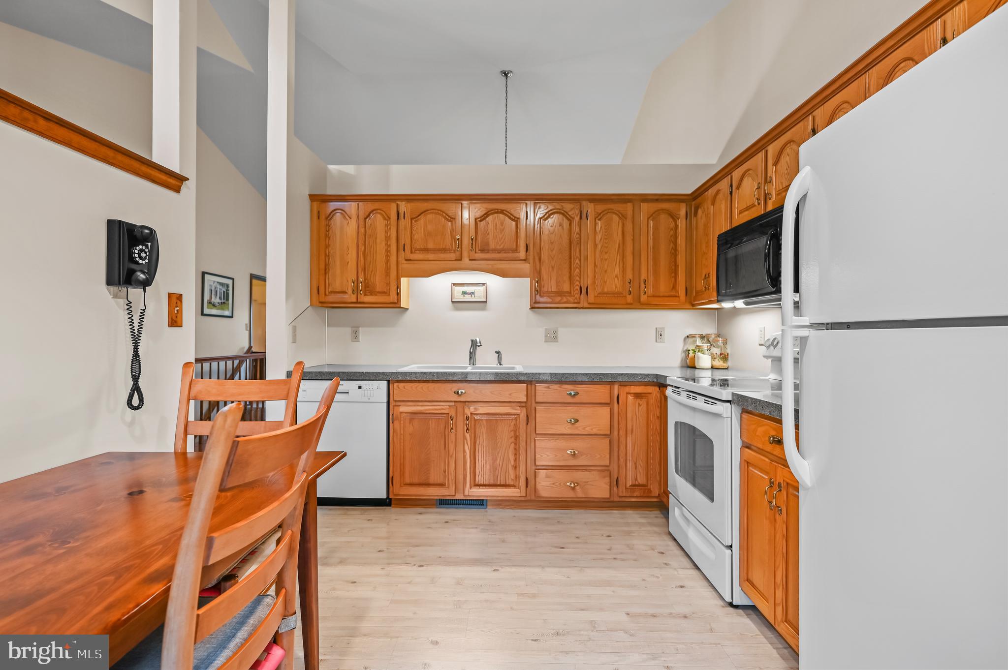 127 Derby Drive Elverson, PA 19520 - Photo 6 of 28 Kitchen