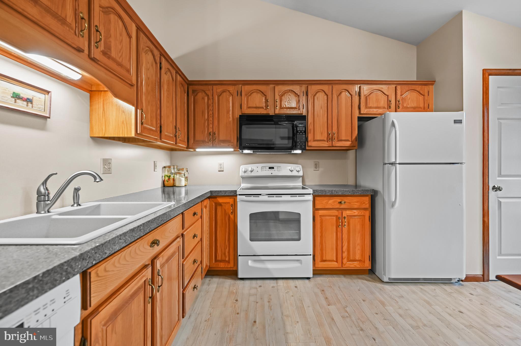 127 Derby Drive Elverson, PA 19520 - Photo 7 of 28 Luxury vinyl floor