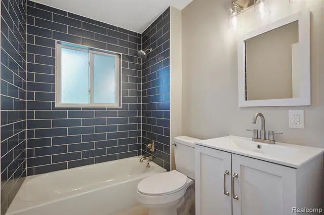 $399,900 | 8820 Russell Street, Utica, MI 48317