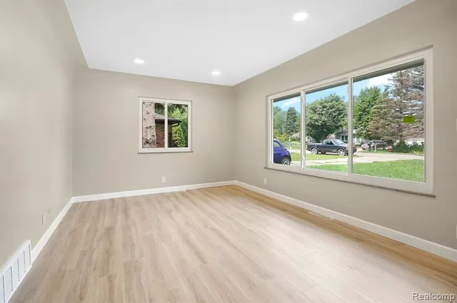 $399,900 | 8820 Russell Street, Utica, MI 48317