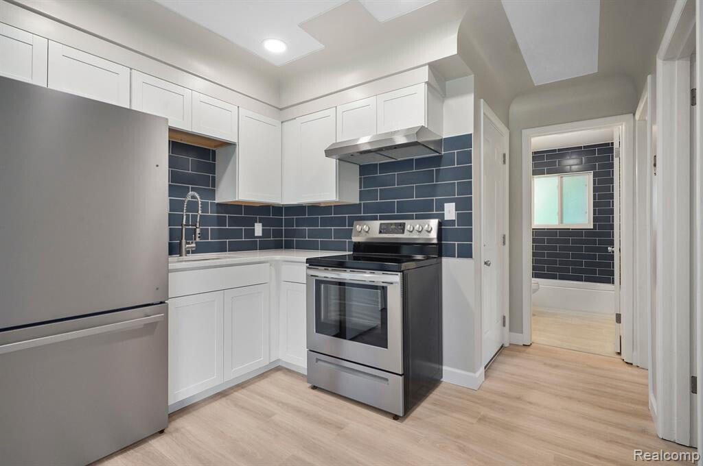 8820 Russell Street Utica, MI 48317 - Photo 16 of 23 8822_Kitchen2