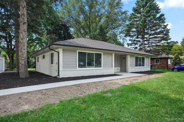$399,900 | 8820 Russell Street, Utica, MI 48317