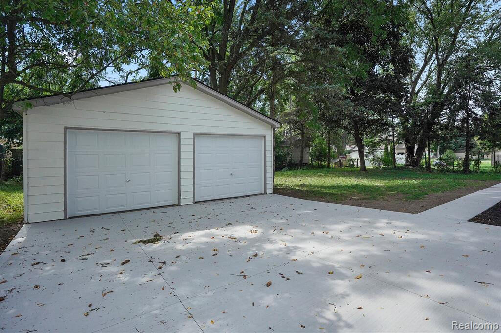 8820 Russell Street Utica, MI 48317 - Photo 22 of 23 Garage