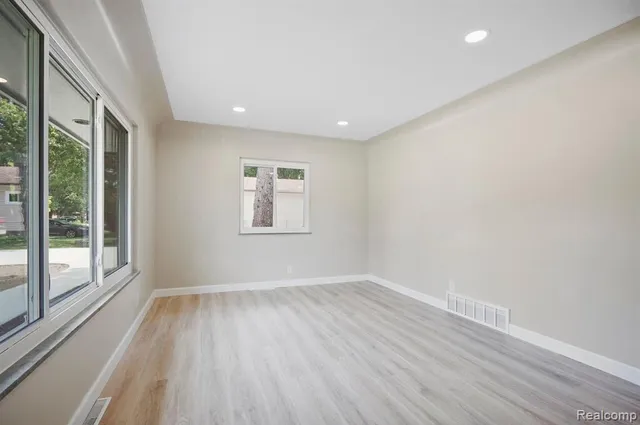 $399,900 | 8820 Russell Street, Utica, MI 48317