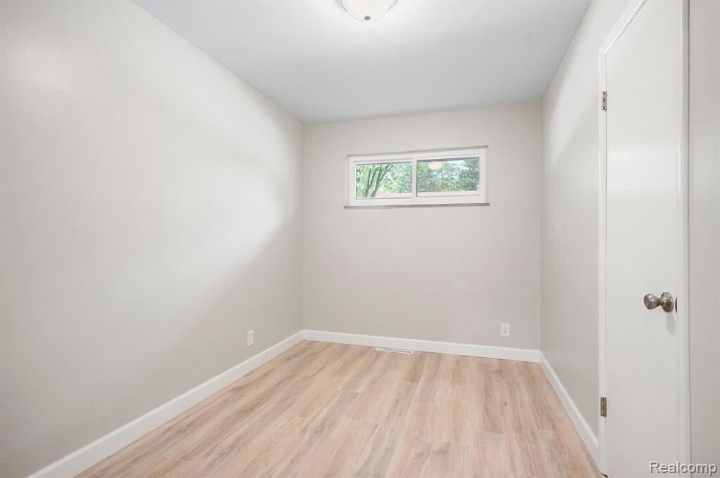 8820 Russell Street Utica, MI 48317 - Photo 10 of 23 8820_Bedroom